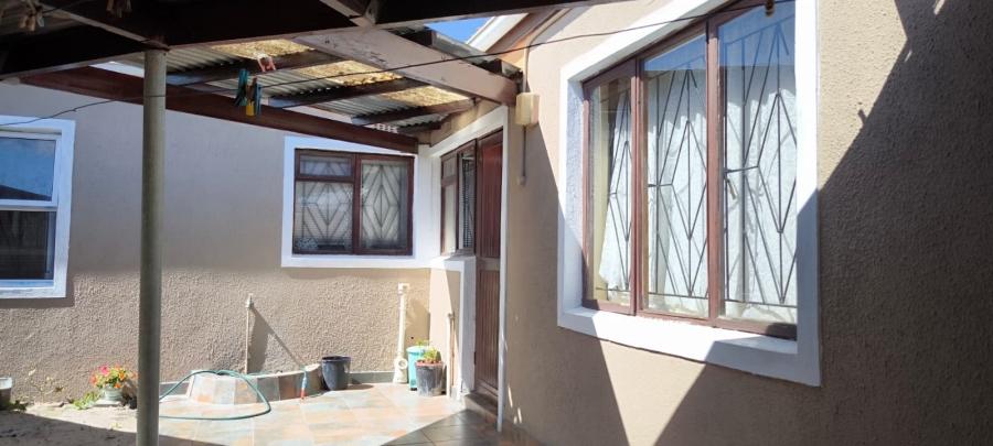 5 Bedroom Property for Sale in Bridgetown Western Cape